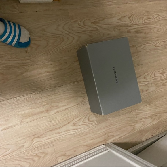 Red balenciaga tracks - Picture 3 of 3